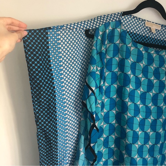 Michael Kors Light-weight Geometric Flowy blouse - Picture 9 of 10